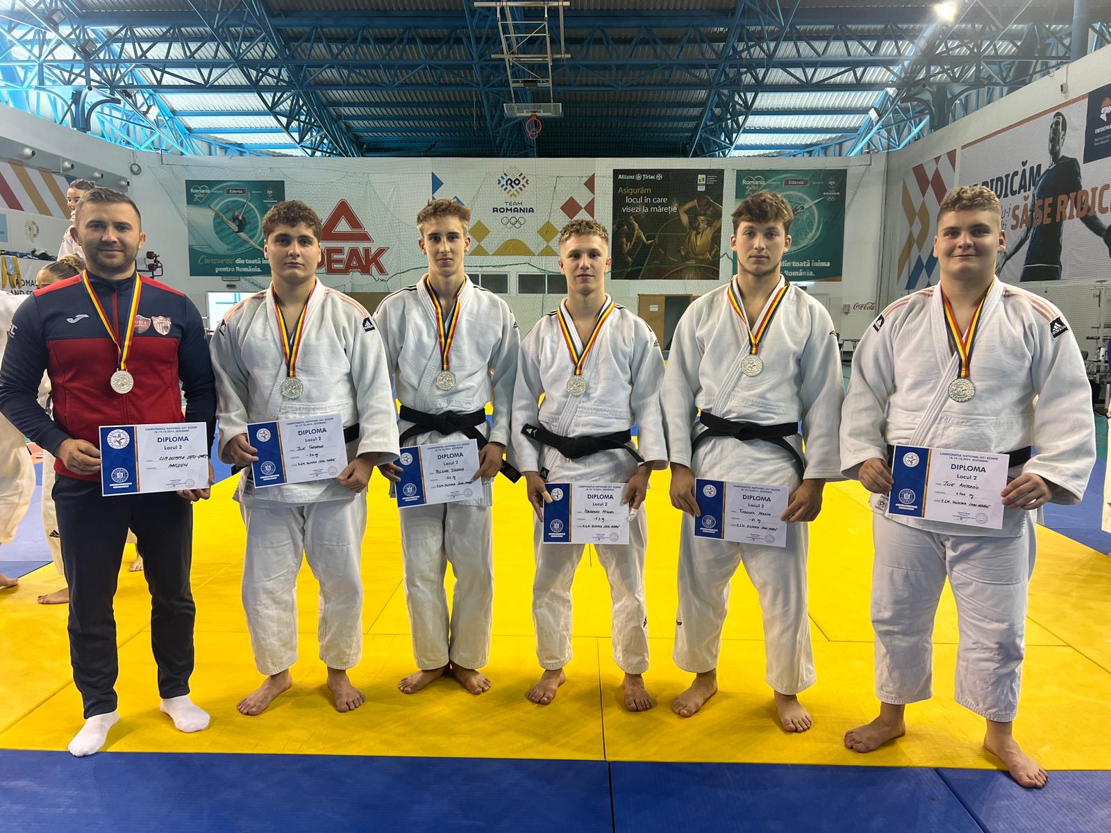 Echipa de ne-waza de la CSM Olimpia a devenit vicecampioană națională